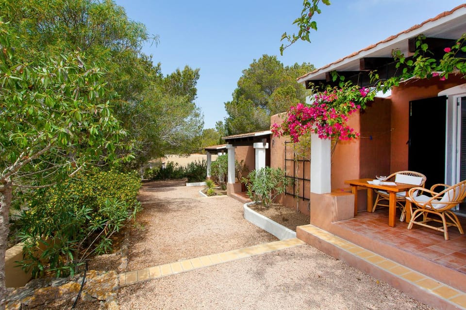 Property building, Patio, Day, Garden, Garden view