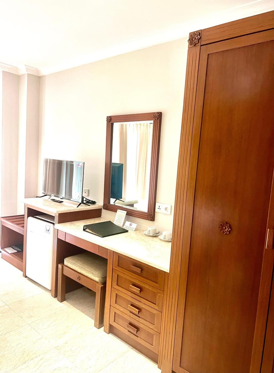 TV and multimedia, minibar, wardrobe