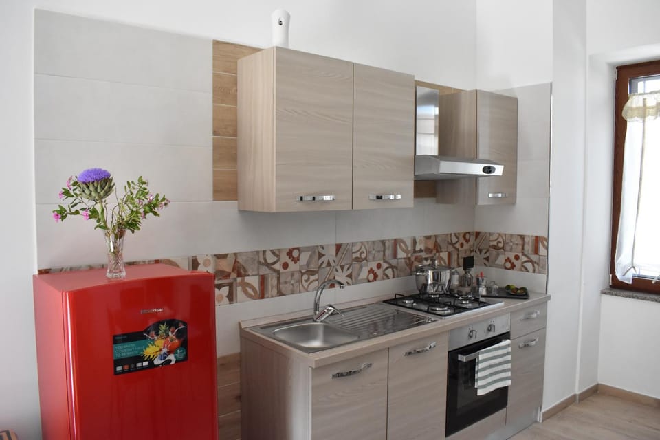 Kitchen or kitchenette, pet friendly, stove