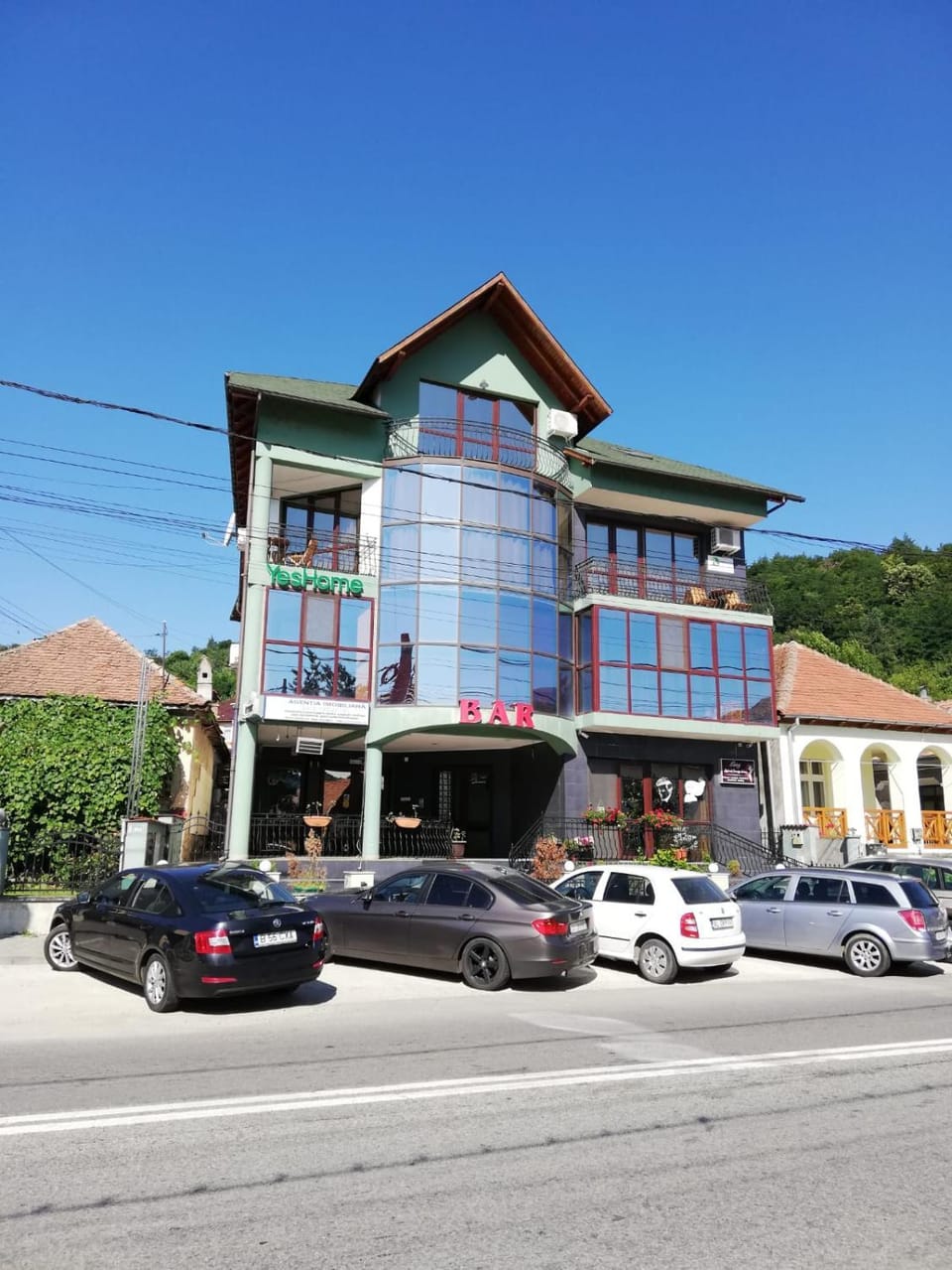 Property building, Day, Location, Parking