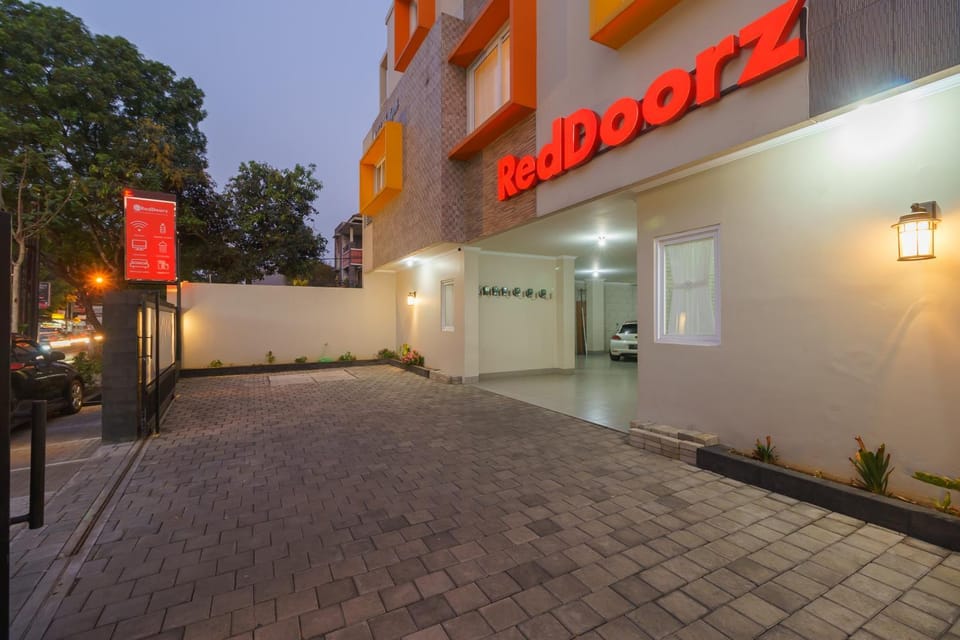 Property building, Facade/entrance