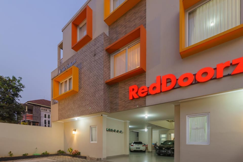 Property building, Facade/entrance, Property logo or sign