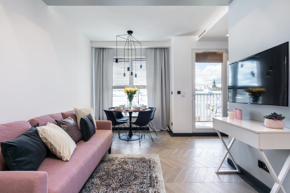 TV and multimedia, Living room, Seating area, Dining area