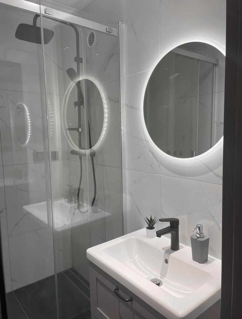 Shower, Bathroom, towels