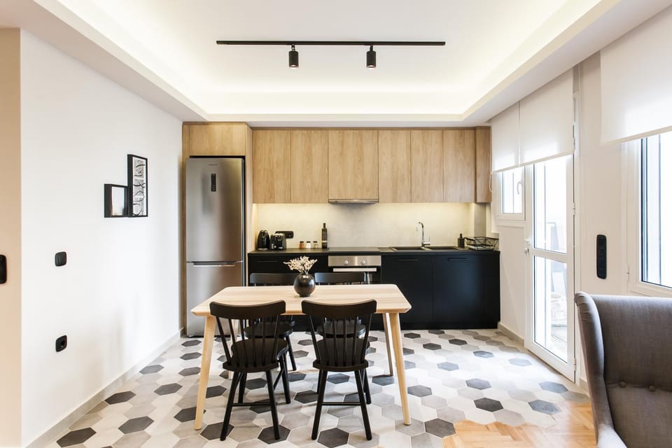 Kitchen or kitchenette, Seating area, Dining area, Communal kitchen