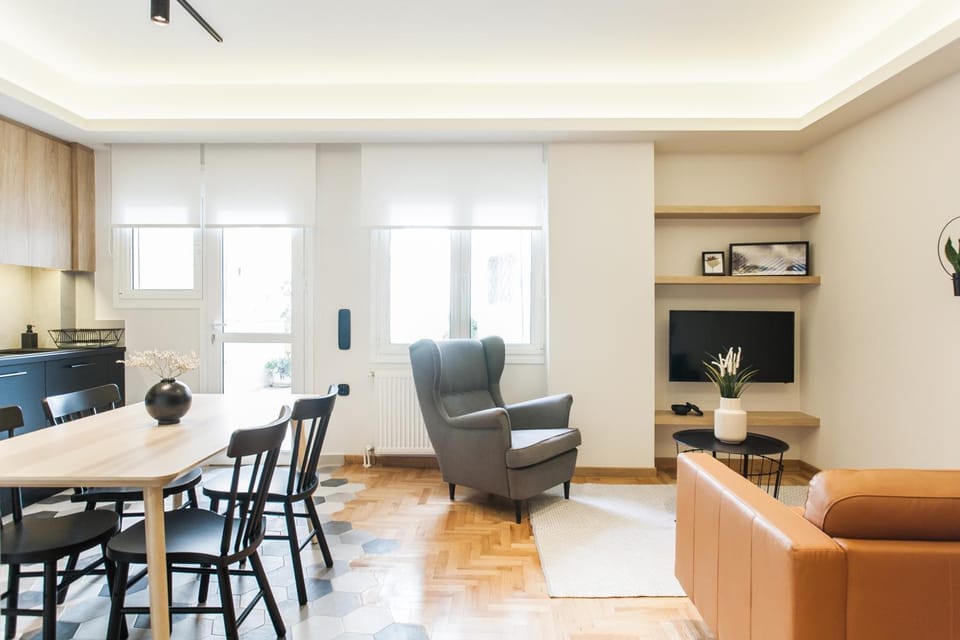 TV and multimedia, Kitchen or kitchenette, Living room, Seating area, Dining area