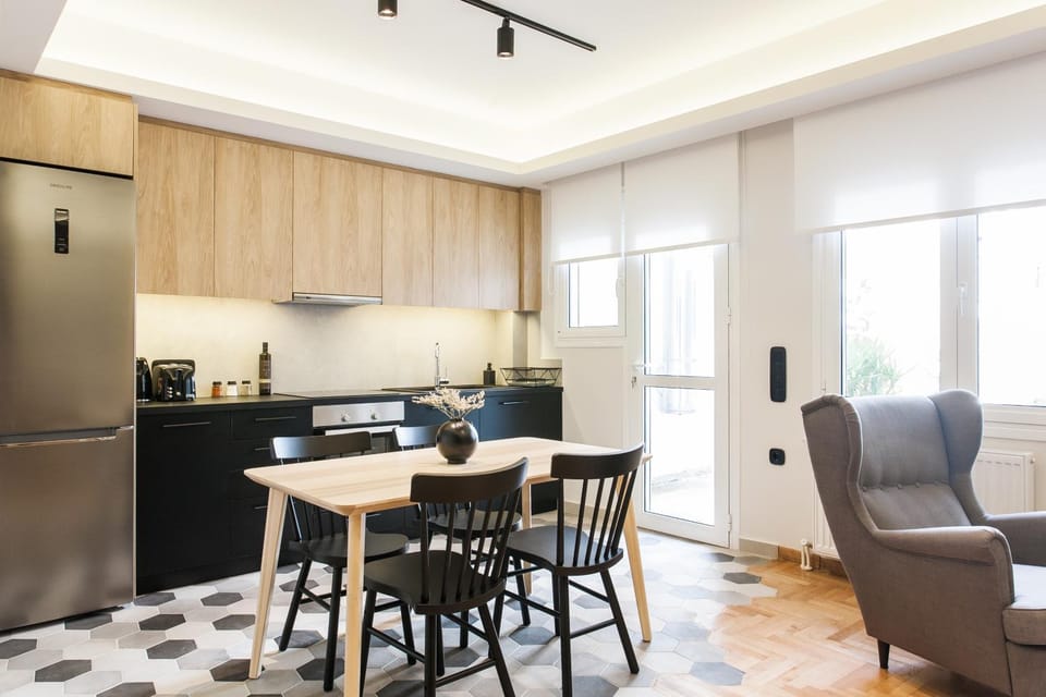 Kitchen or kitchenette, Living room, Seating area, Dining area