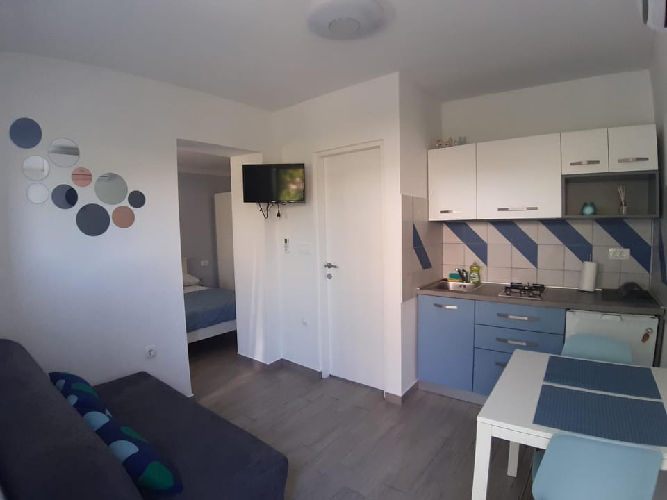 Kitchen or kitchenette, Living room, Dining area