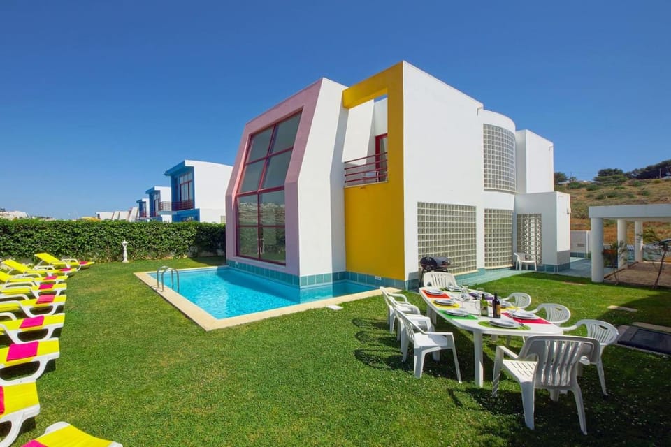 Property building, Swimming pool, Swimming pool