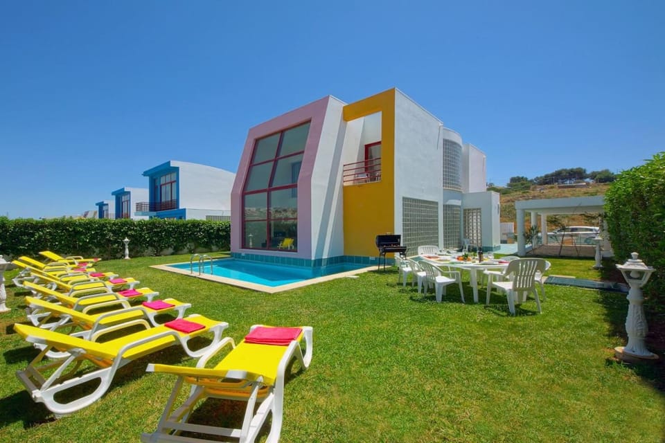 Property building, Garden, Swimming pool, Swimming pool
