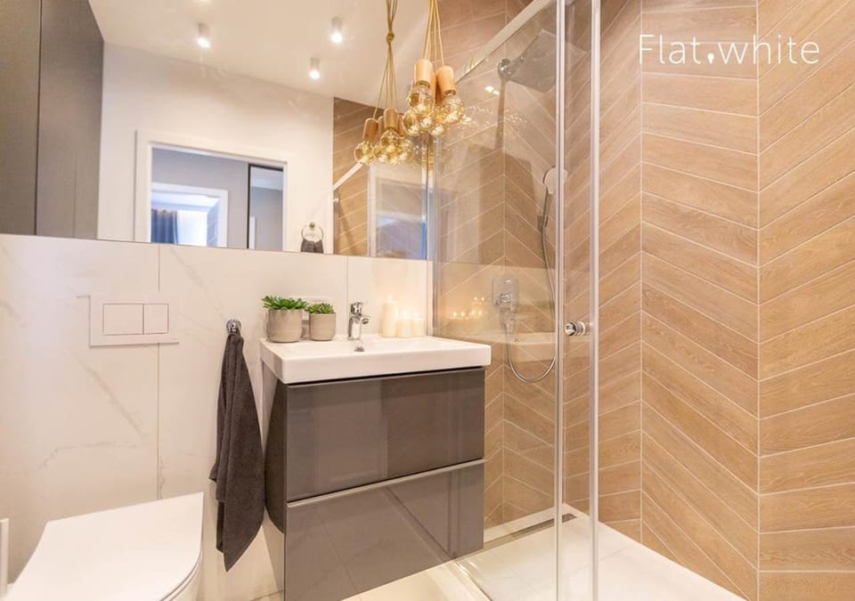 Apartamenty Flat White Obywatelska 47AB Apartment in Poland