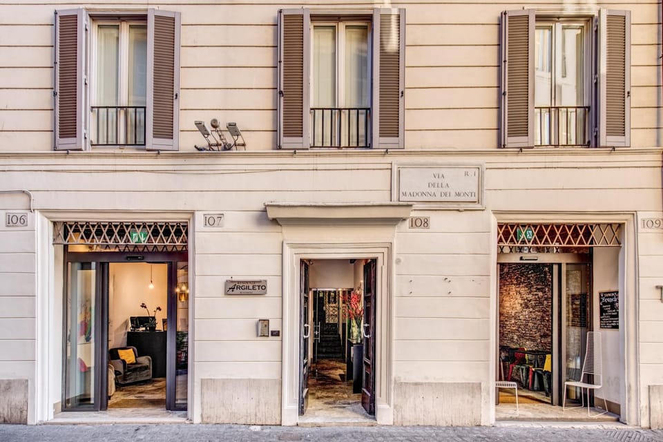 Facade/entrance