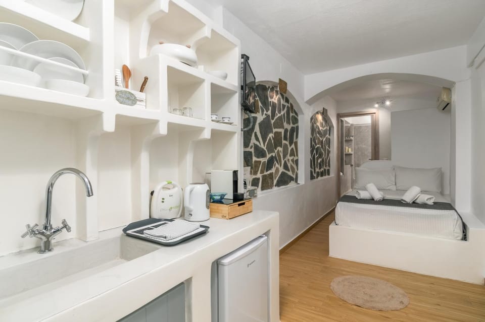 Studio Balkoni Apartment in Milos