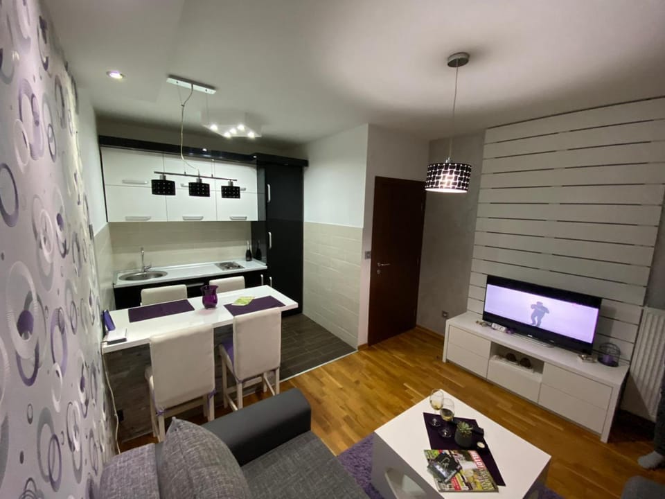 TV and multimedia, Kitchen or kitchenette, Living room, Seating area