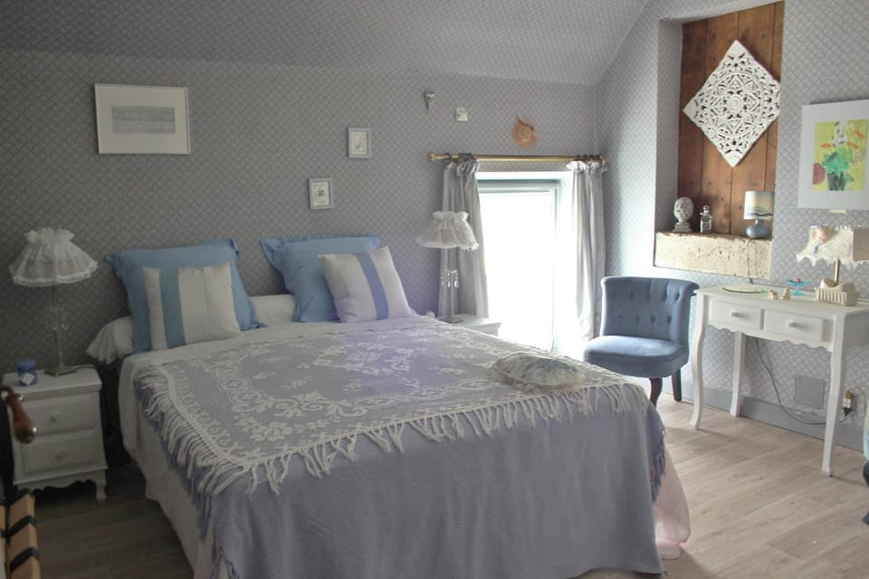 Bed, Garden, Photo of the whole room, Bedroom