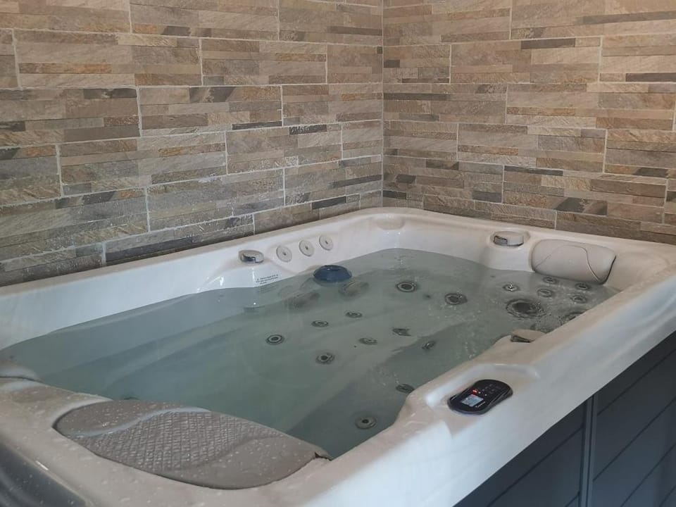Hot Tub, Hot Tub, Spa and wellness centre/facilities