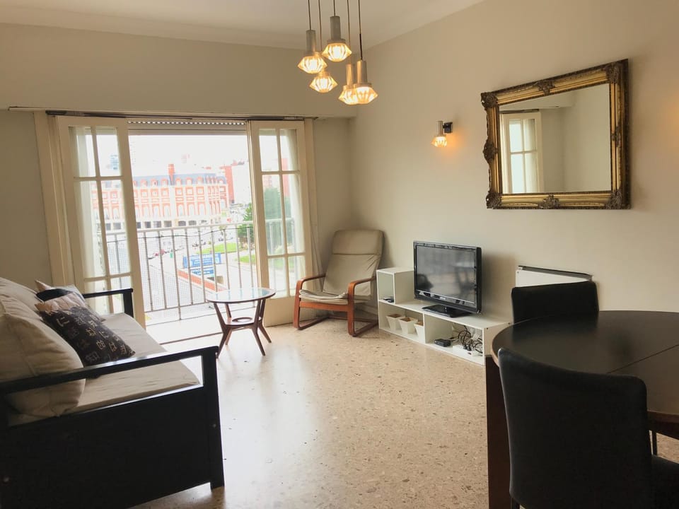 TV and multimedia, Living room, City view, Sea view