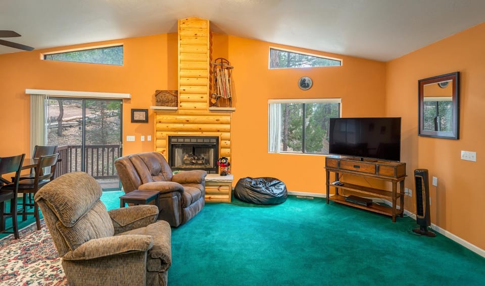 Communal lounge/ TV room, TV and multimedia, Living room