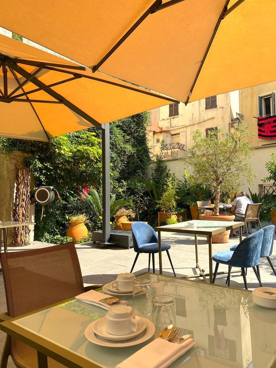 Property building, Patio, Dining area, Breakfast
