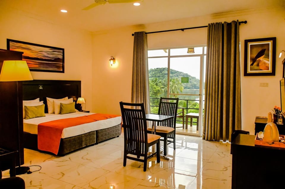 Bed, View (from property/room), Balcony/Terrace, Photo of the whole room, Bedroom