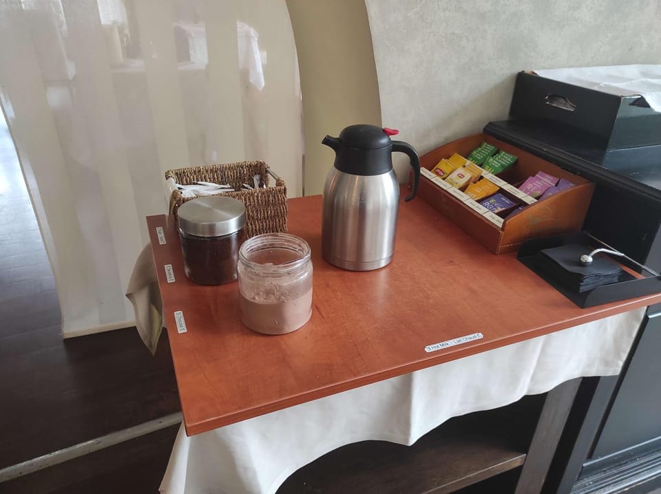 Coffee/tea facilities, Breakfast