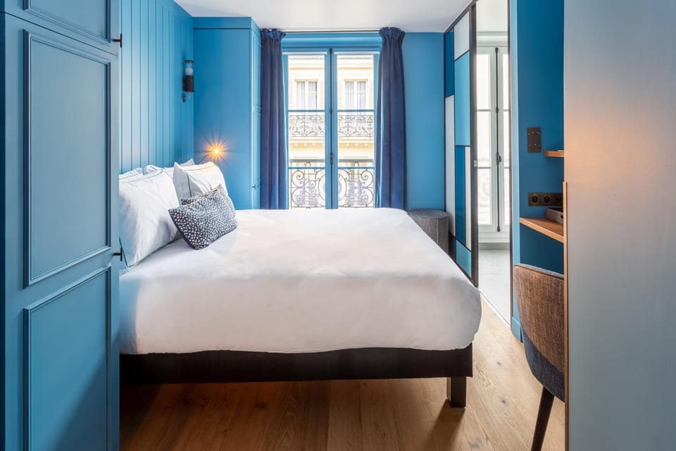 Bed, Photo of the whole room