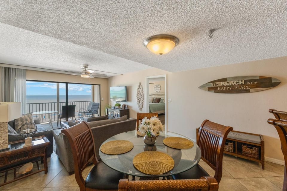 Direct Beachfront - 3b 2b - Beach Place #308 Apartment in Madeira Beach