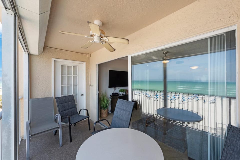 Direct Beachfront - 3b 2b - Beach Place #308 Apartment in Madeira Beach