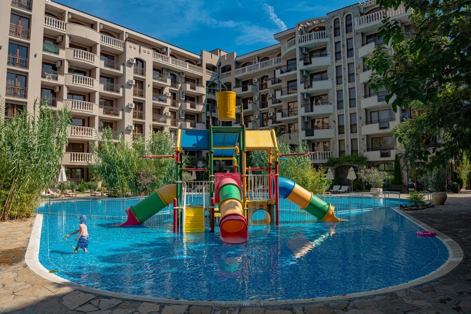Swimming pool, children