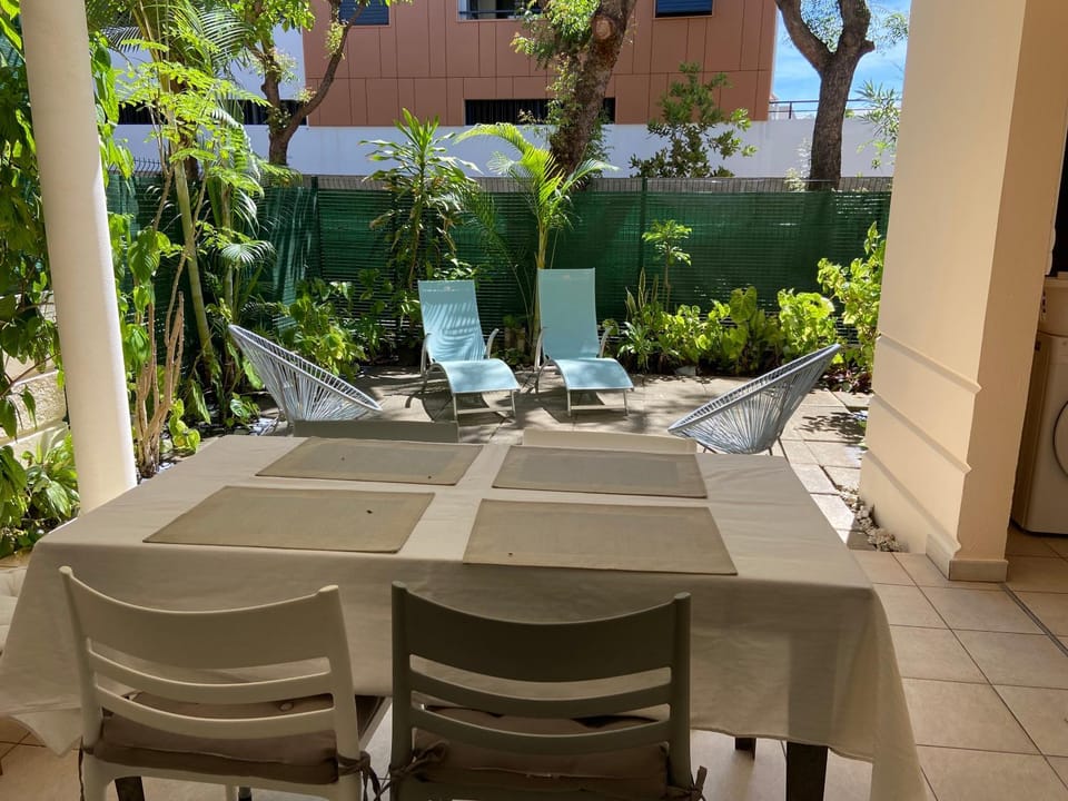 Patio, Dining area
