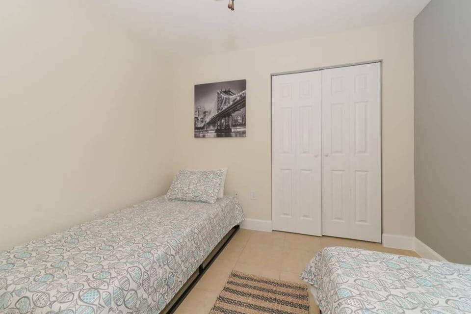 Lovely Cottage - Close to Siesta, Shops & Dining House in Sarasota
