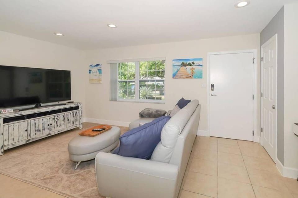 Lovely Cottage - Close to Siesta, Shops & Dining House in Sarasota