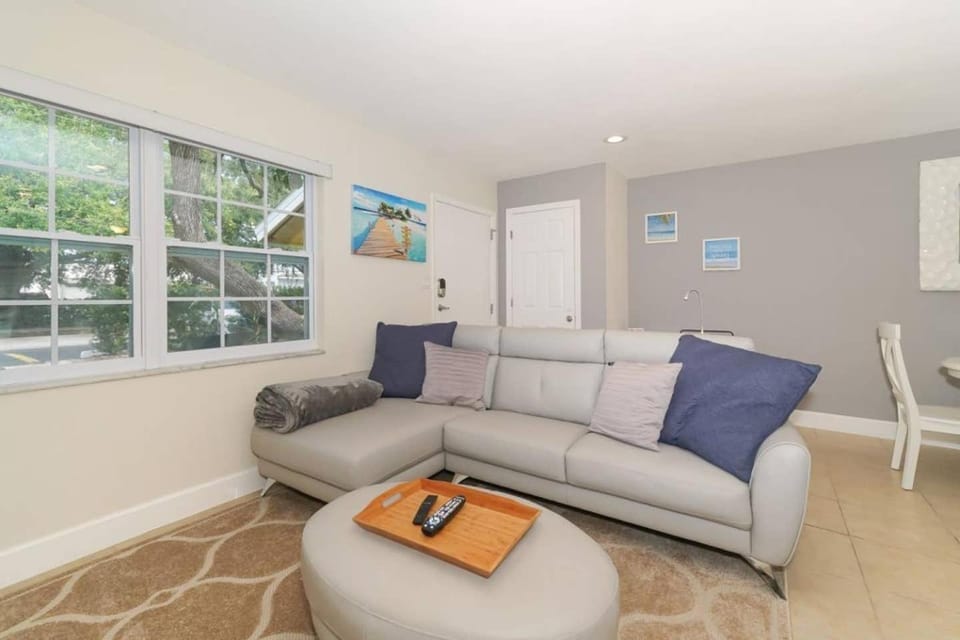 Lovely Cottage - Close to Siesta, Shops & Dining House in Sarasota