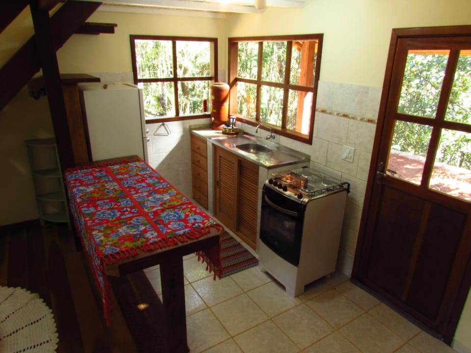 Kitchen or kitchenette, Dining area, stove