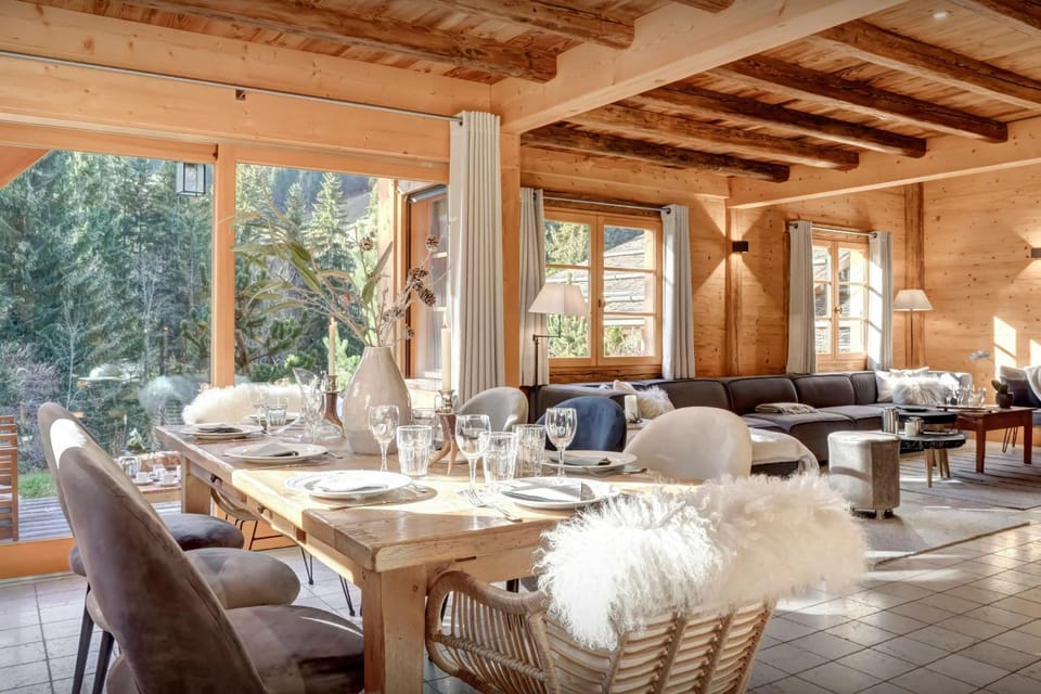 Summer, Living room, Seating area, Dining area