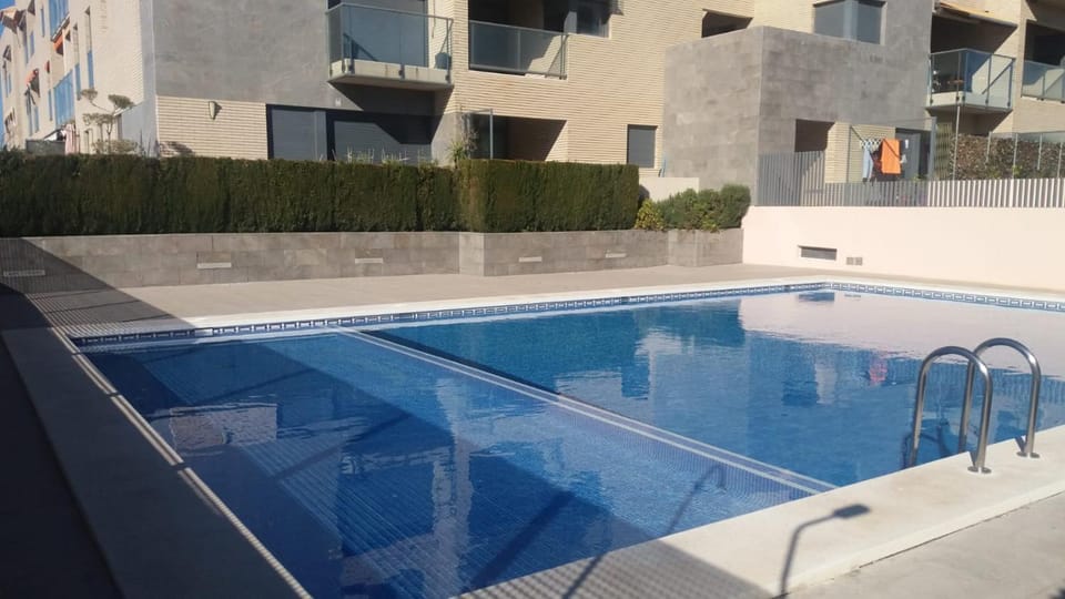 Swimming pool, Swimming pool