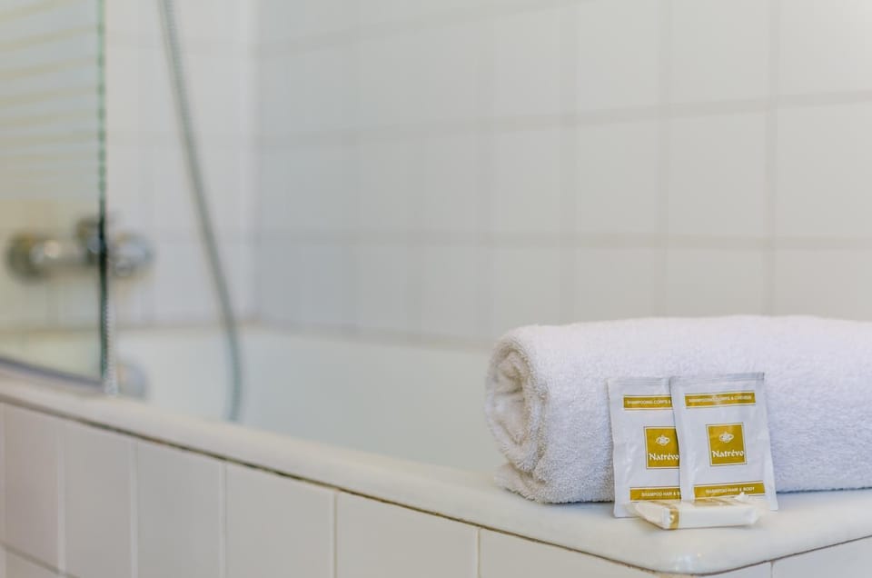 Shower, Decorative detail