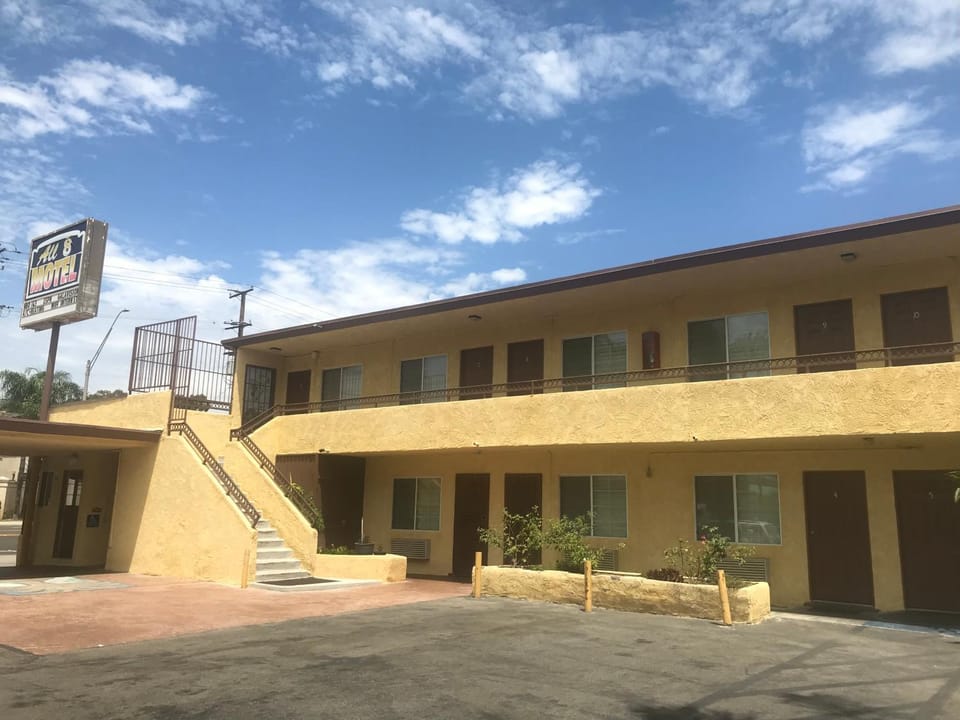 Property building, Facade/entrance