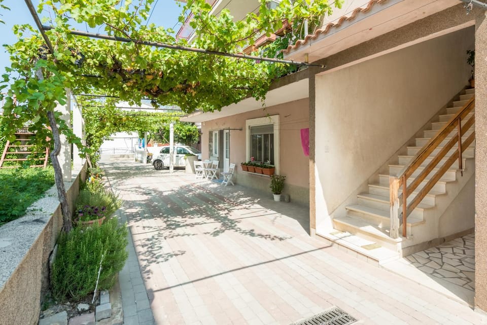 Patio, Facade/entrance