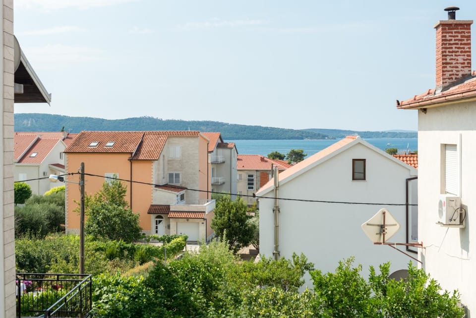 Neighbourhood, Sea view