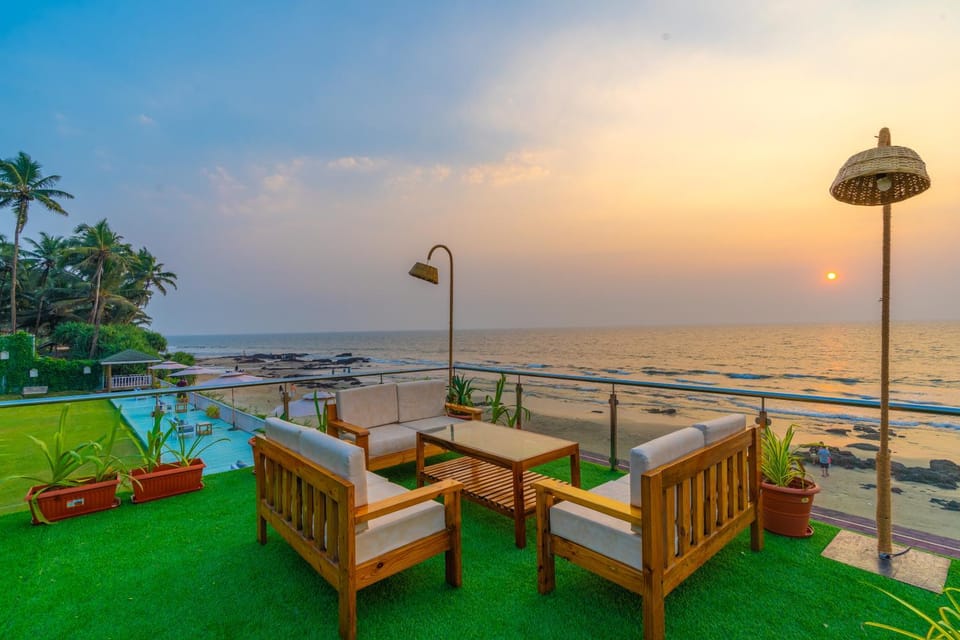 Property building, Restaurant/places to eat, Sea view