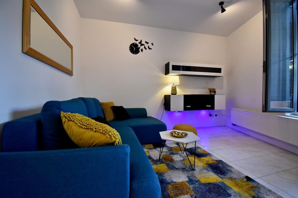 Living room, Dining area, air conditioner