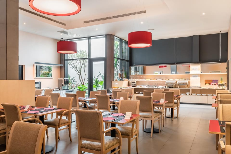 Restaurant/places to eat, Buffet breakfast