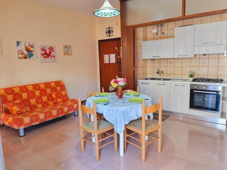 Kitchen or kitchenette, kitchen, kitchen