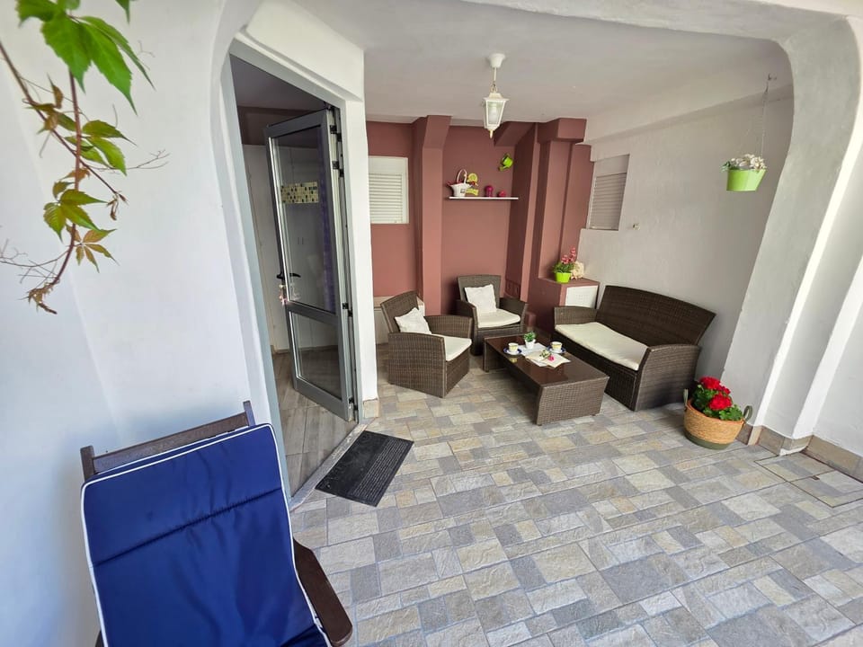 Patio, Seating area