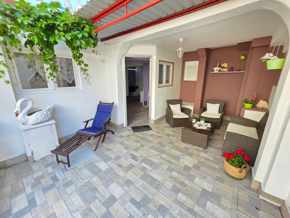 Patio, Seating area