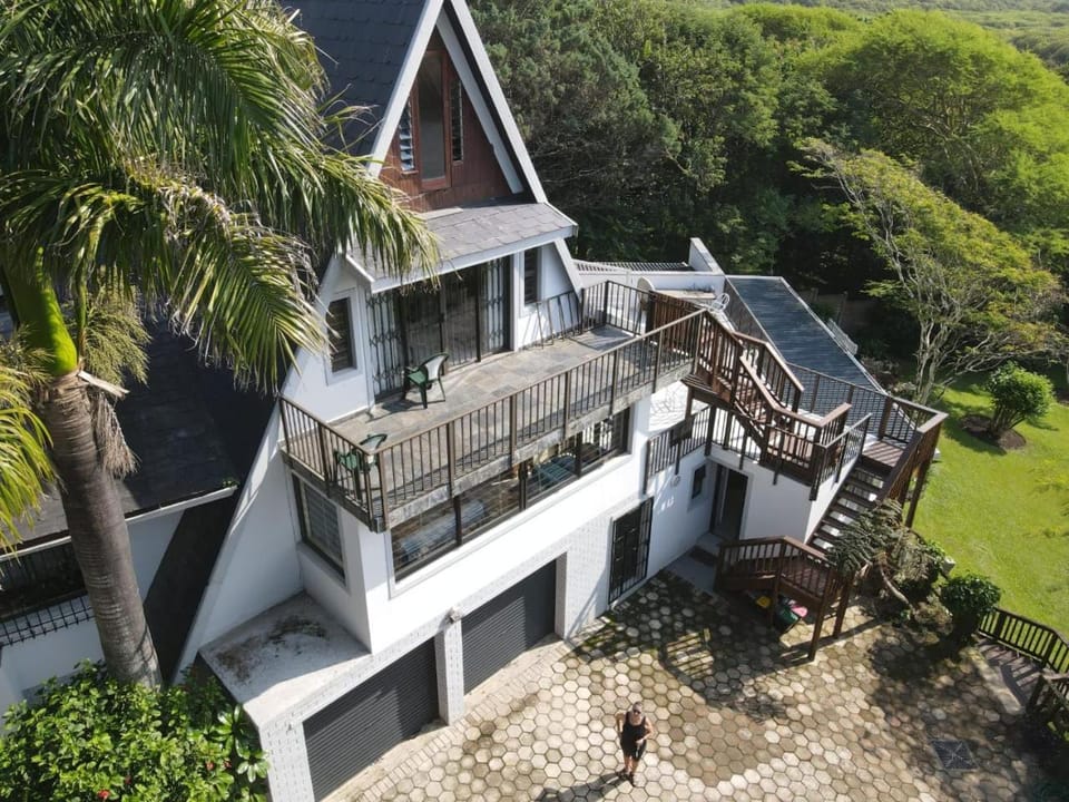 Property building, Spring, Day, Natural landscape, Garden, View (from property/room), Balcony/Terrace, Garden view