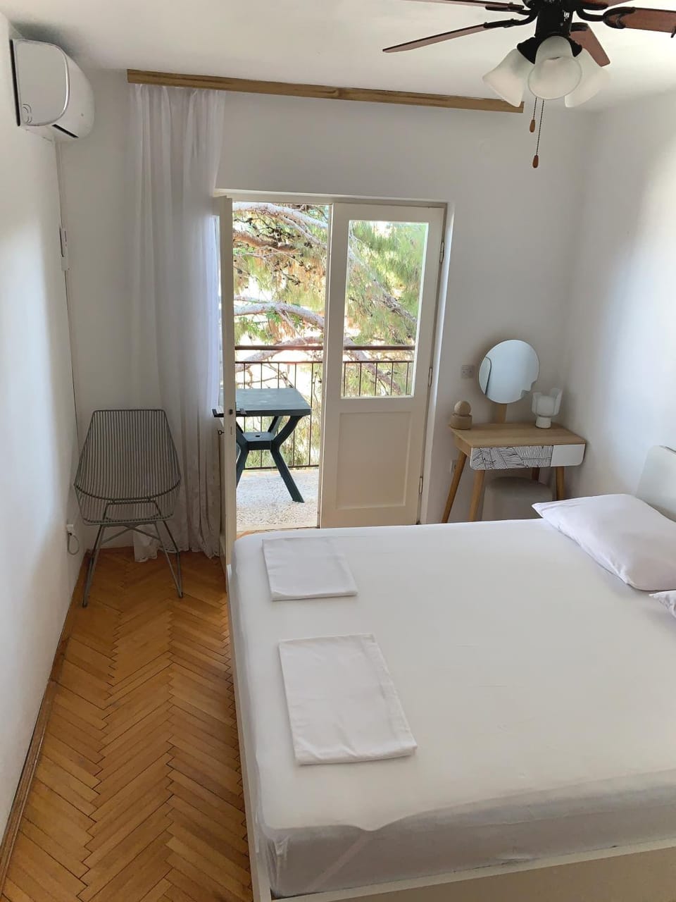 Bed, Photo of the whole room, Bedroom, air conditioner
