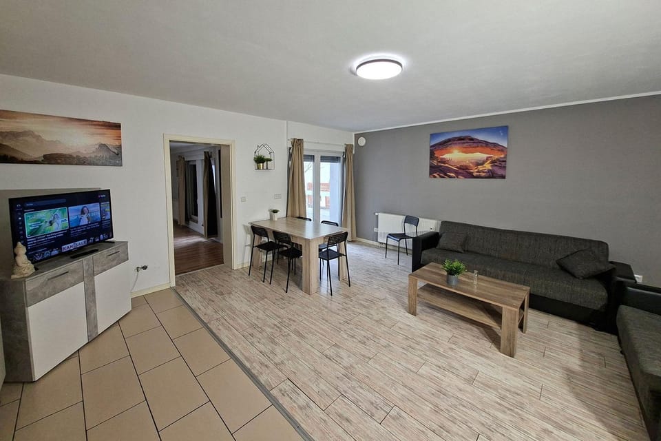 TV and multimedia, Kitchen or kitchenette, Living room, Seating area, Dining area