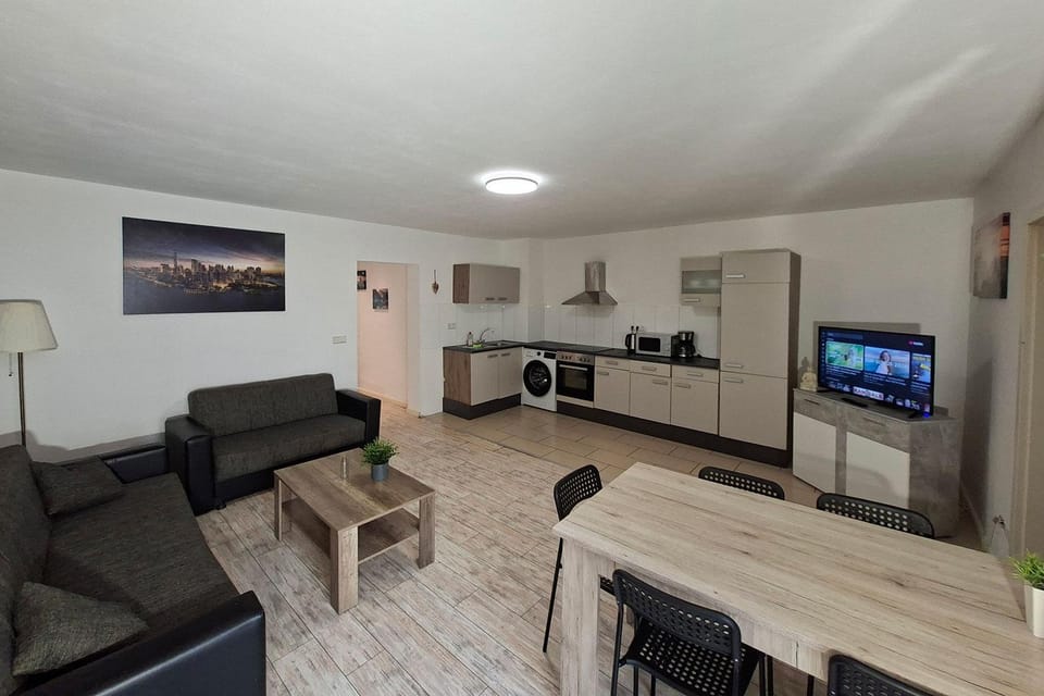 TV and multimedia, Kitchen or kitchenette, Living room, Seating area, Dining area, oven, stove